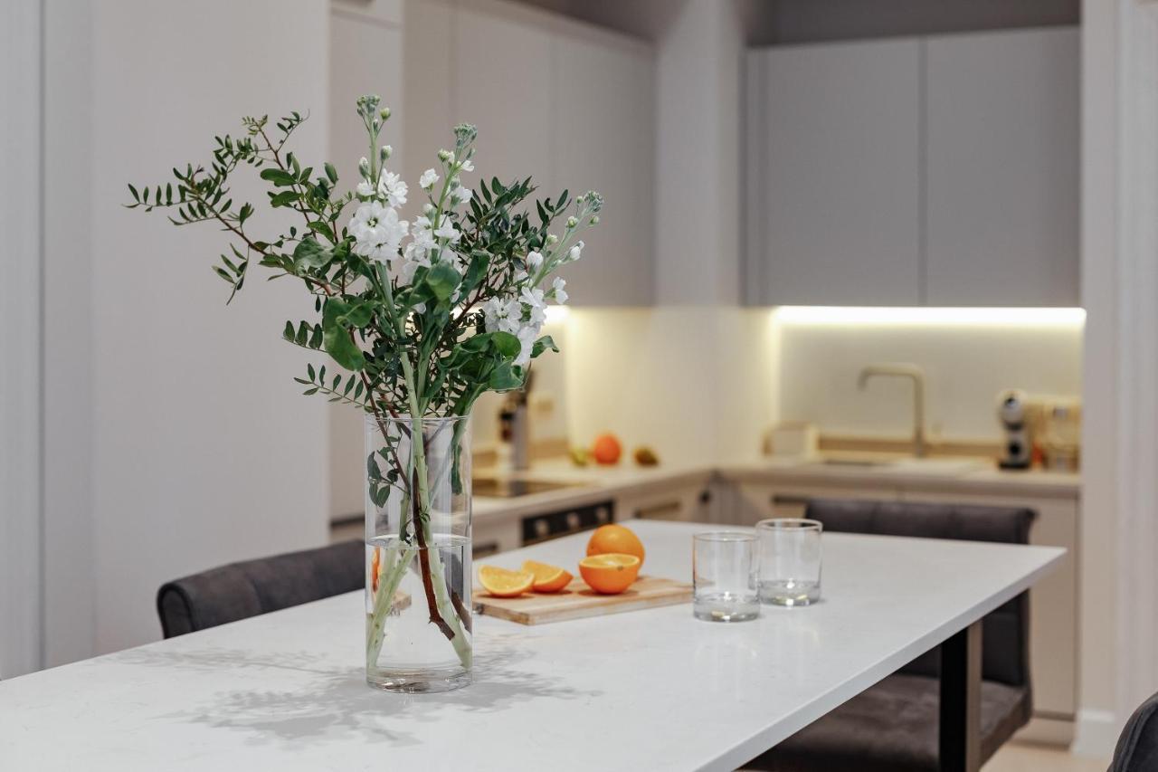 New! Luxury Apartment In The Center Of Odessa Overlooking Deribasovskaya Str. Low Price! Exterior photo