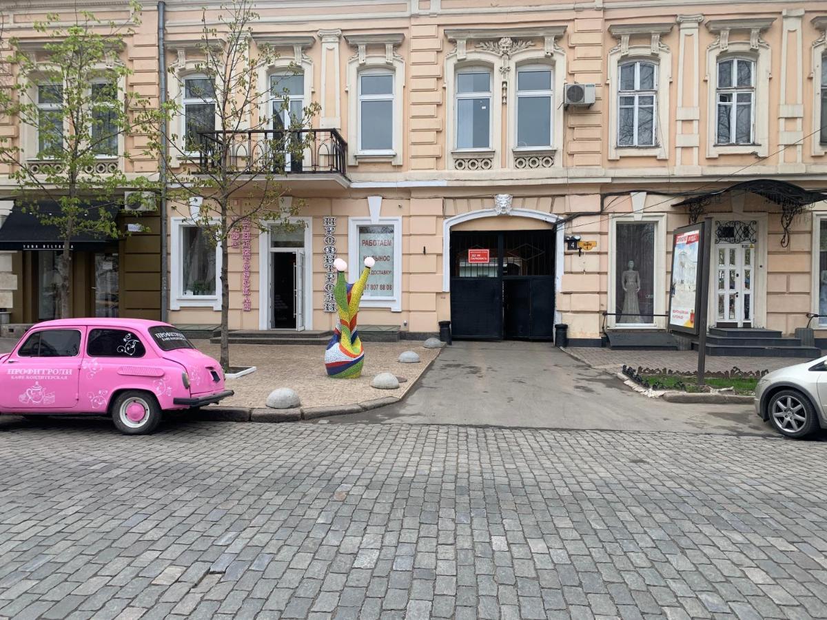 New! Luxury Apartment In The Center Of Odessa Overlooking Deribasovskaya Str. Low Price! Exterior photo