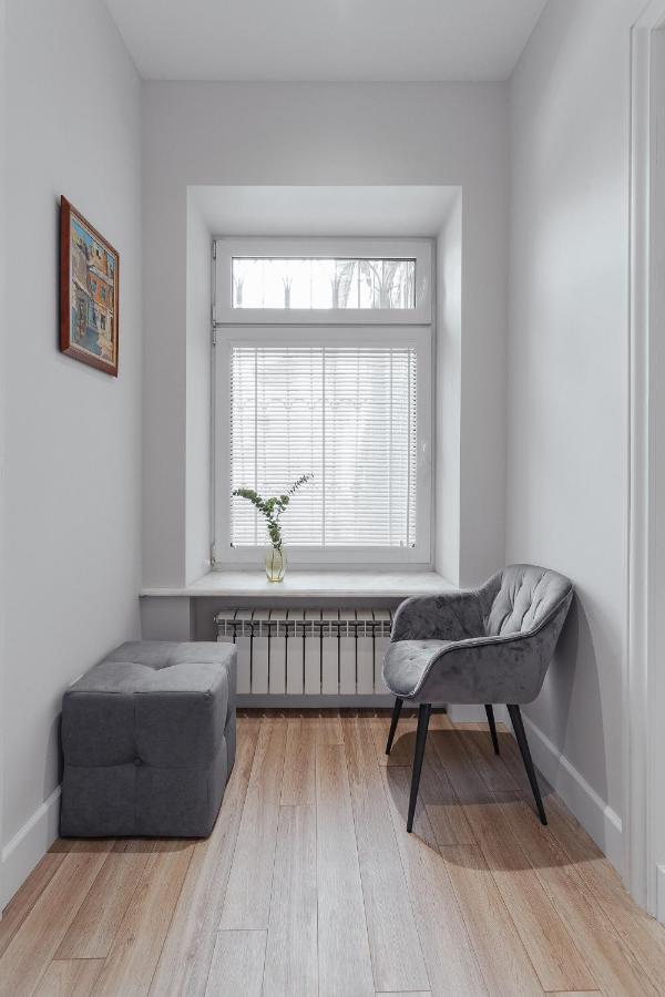 New! Luxury Apartment In The Center Of Odessa Overlooking Deribasovskaya Str. Low Price! Exterior photo