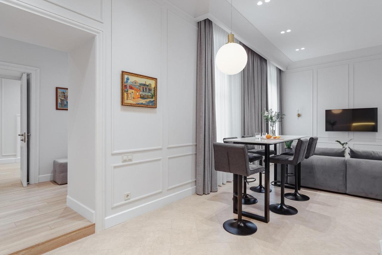 New! Luxury Apartment In The Center Of Odessa Overlooking Deribasovskaya Str. Low Price! Exterior photo
