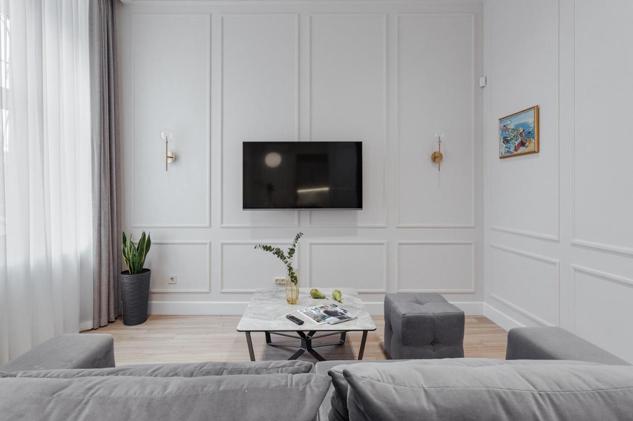 New! Luxury Apartment In The Center Of Odessa Overlooking Deribasovskaya Str. Low Price! Exterior photo