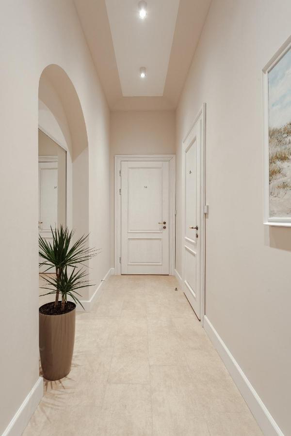 New! Luxury Apartment In The Center Of Odessa Overlooking Deribasovskaya Str. Low Price! Exterior photo